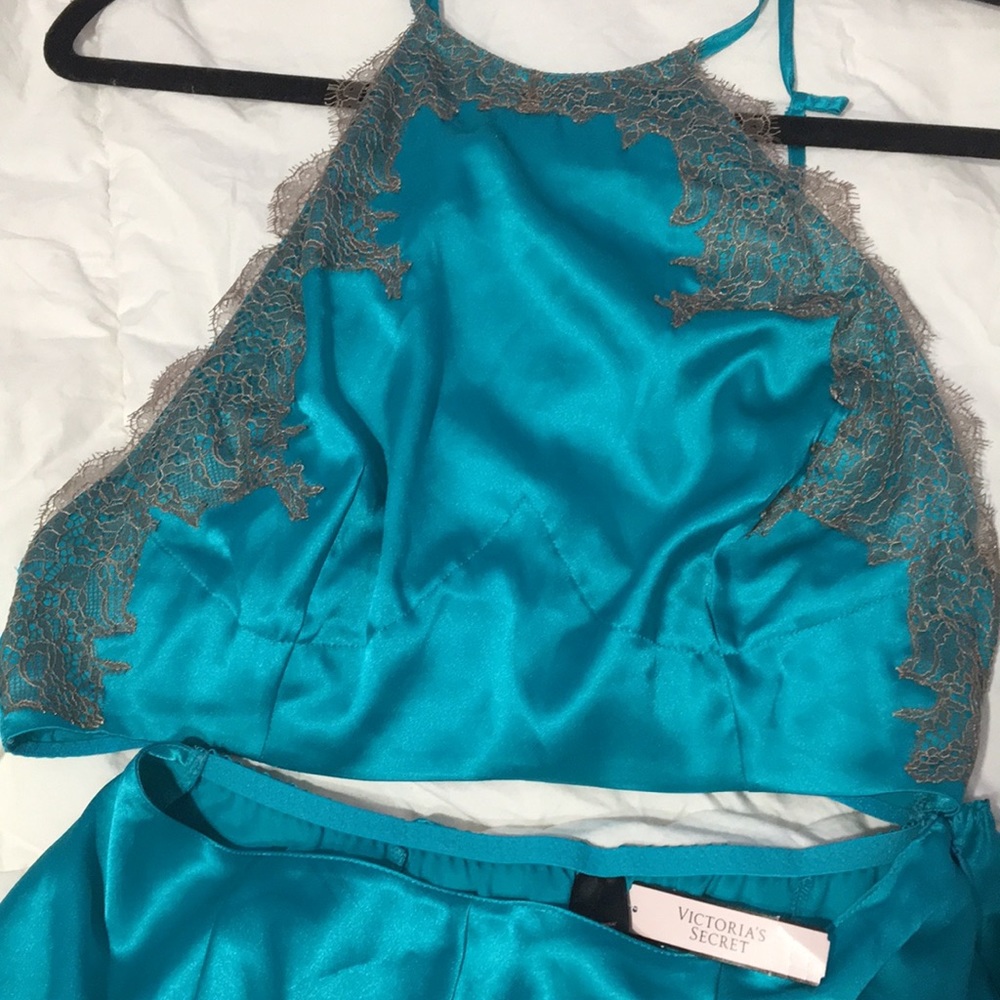 VS two piece - Picture 3 of 4